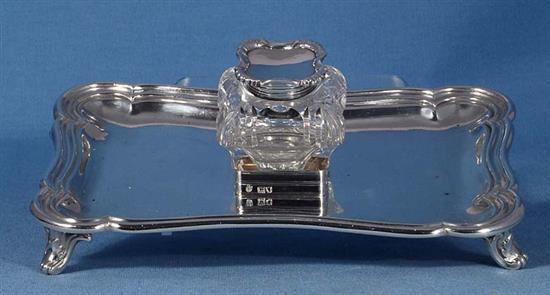 A Victorian silver inkstand, by Edward Barnards & Sons, length approx. 189mm, weight 7.3oz/230grms.